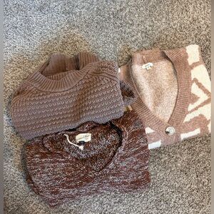 3 tan knit sweaters!
Fit a medium!